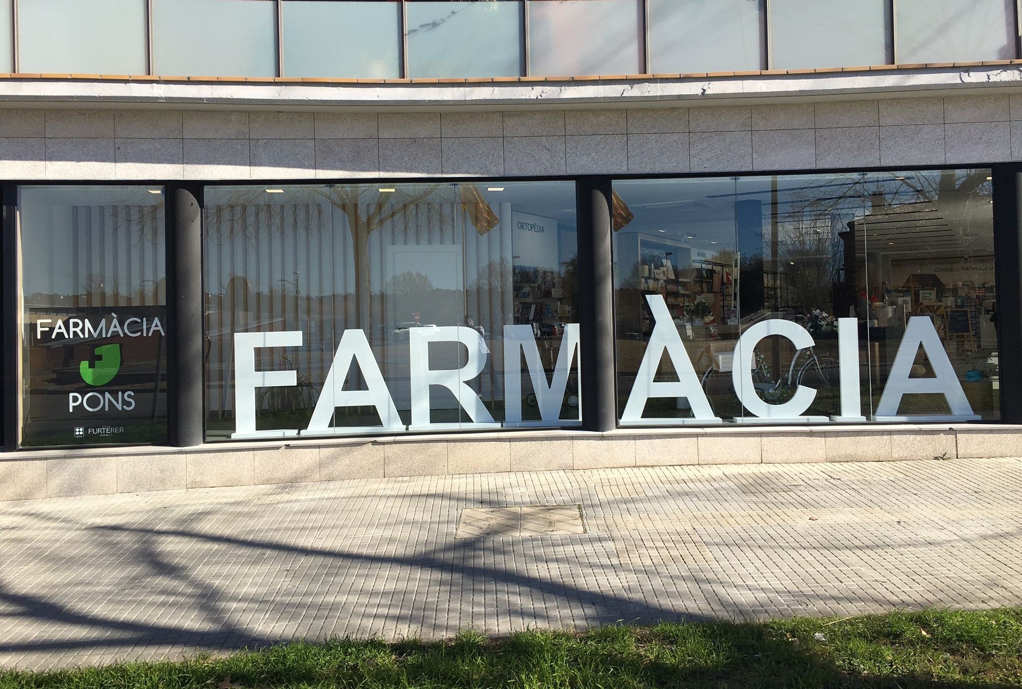 Foto farmacia interior productes